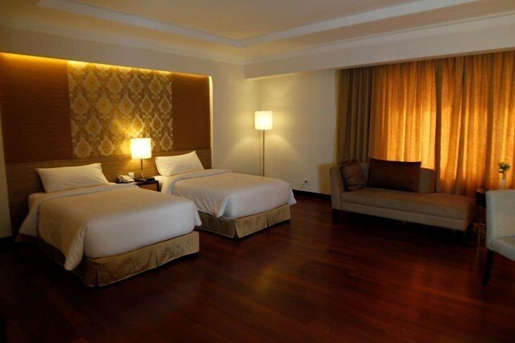 Premier Basko Hotel Padang  Extérieur photo
