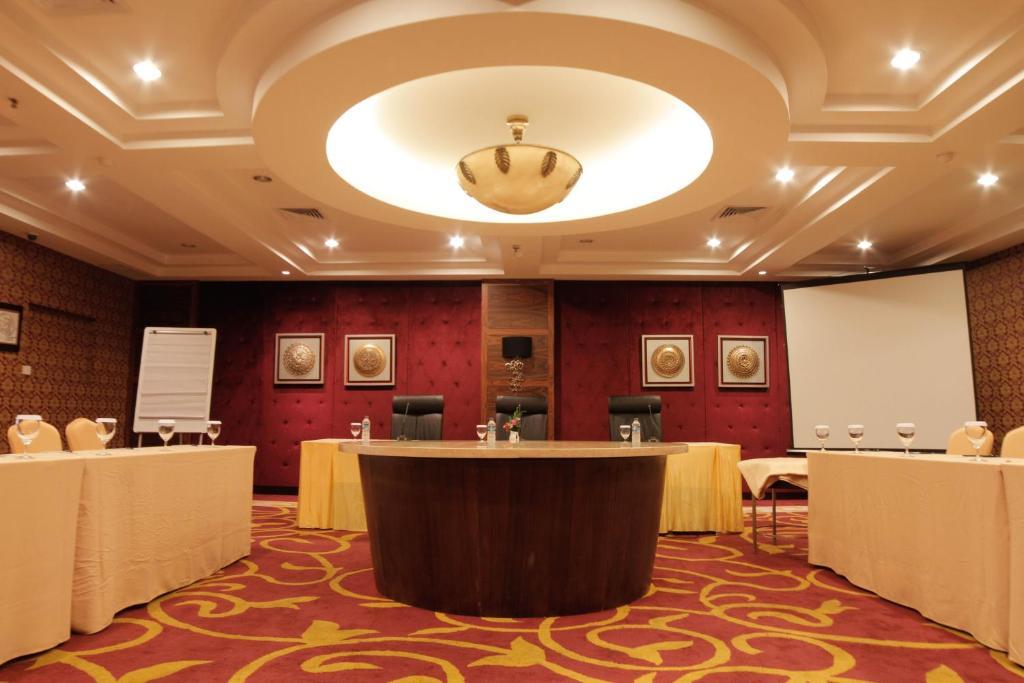 Premier Basko Hotel Padang  Extérieur photo