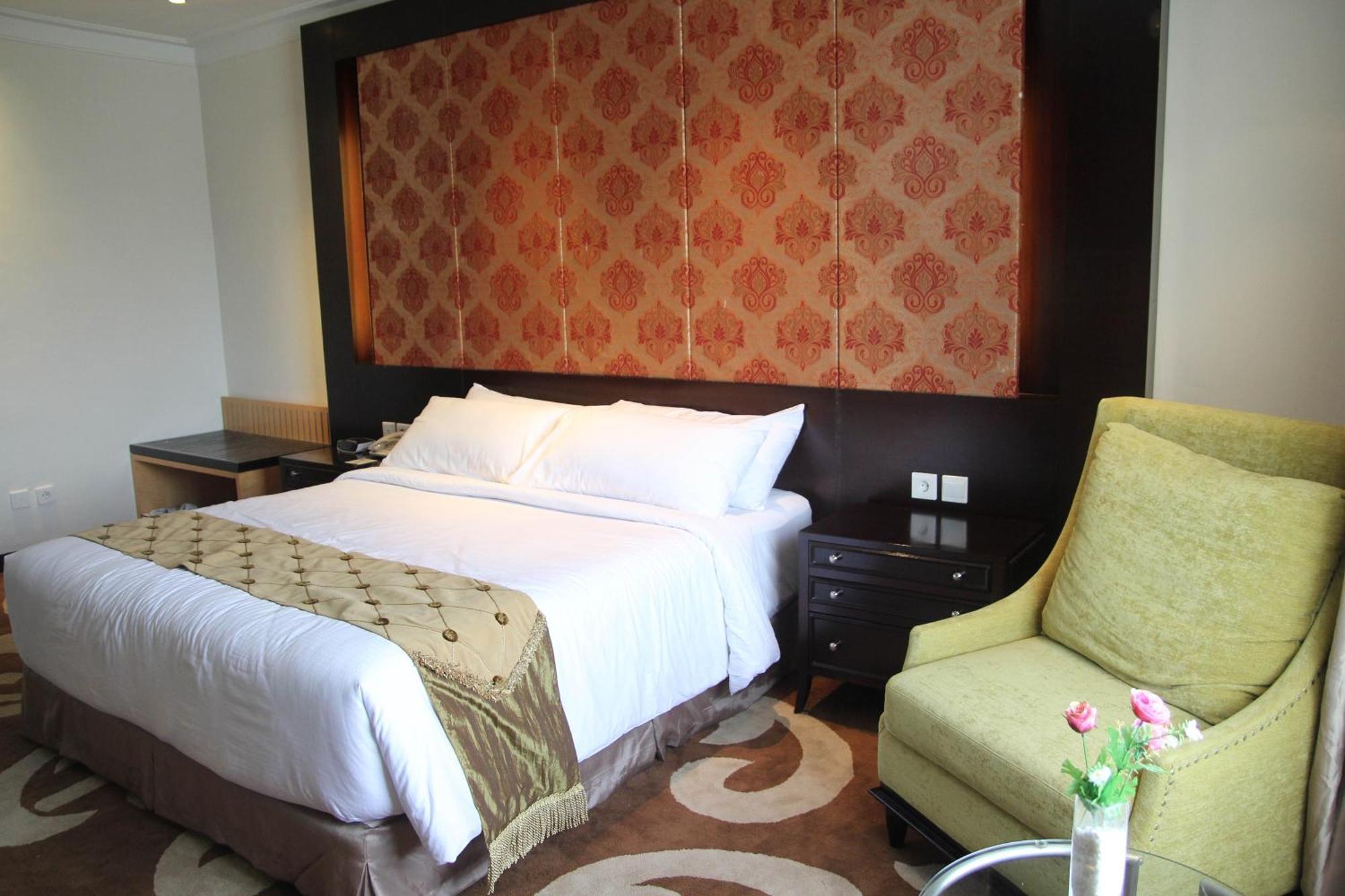 Premier Basko Hotel Padang  Extérieur photo
