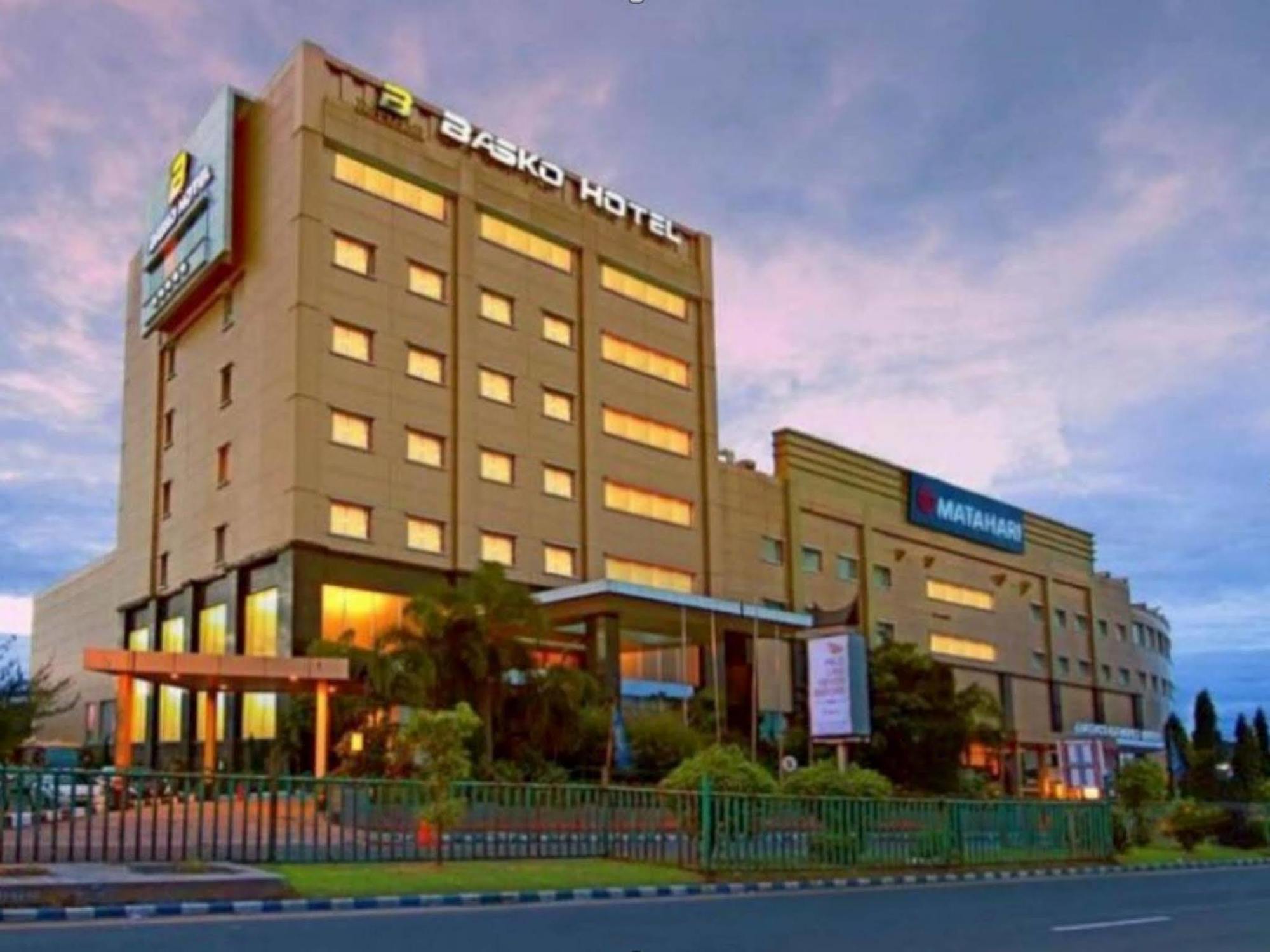 Premier Basko Hotel Padang  Extérieur photo