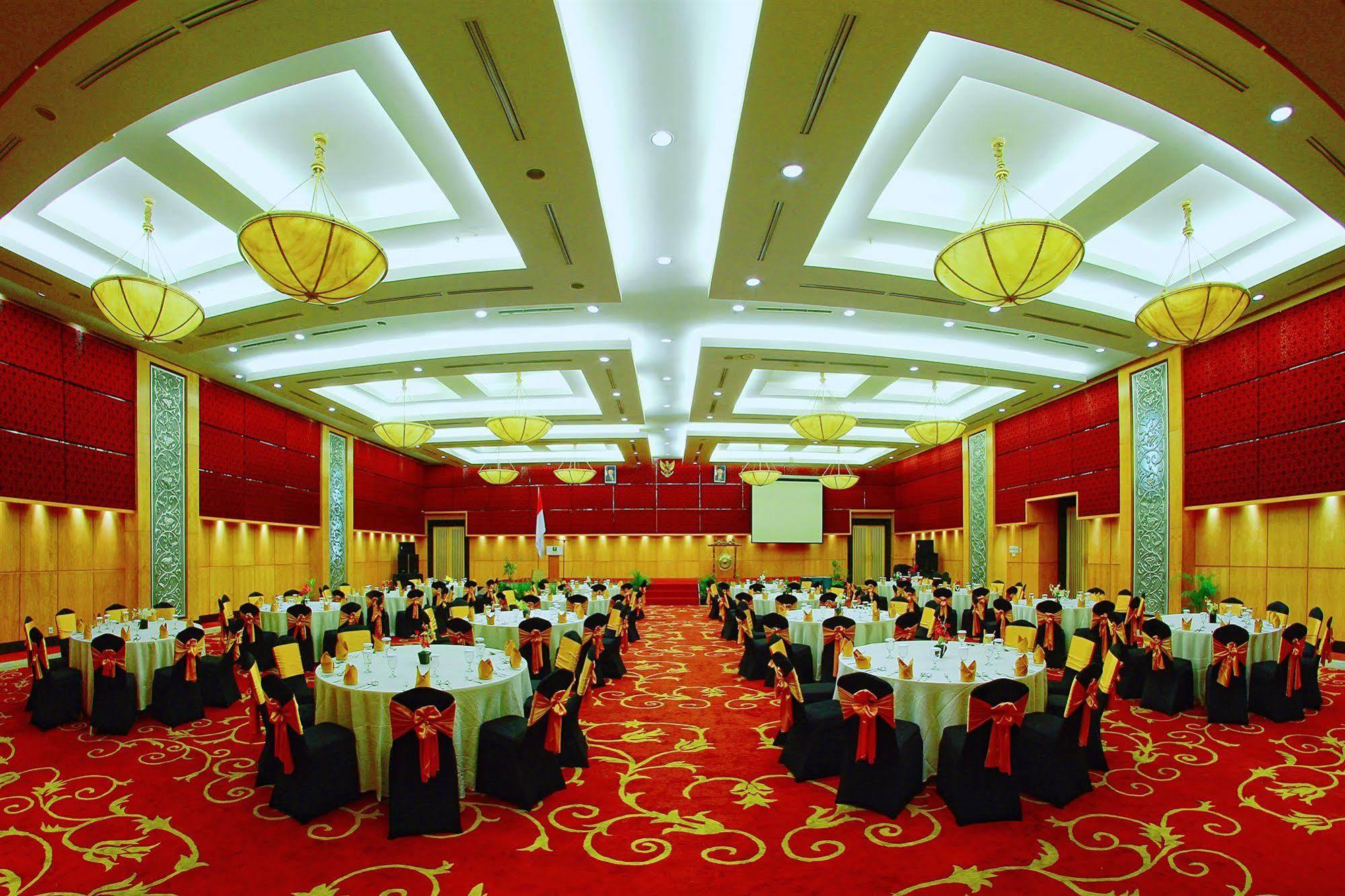 Premier Basko Hotel Padang  Extérieur photo