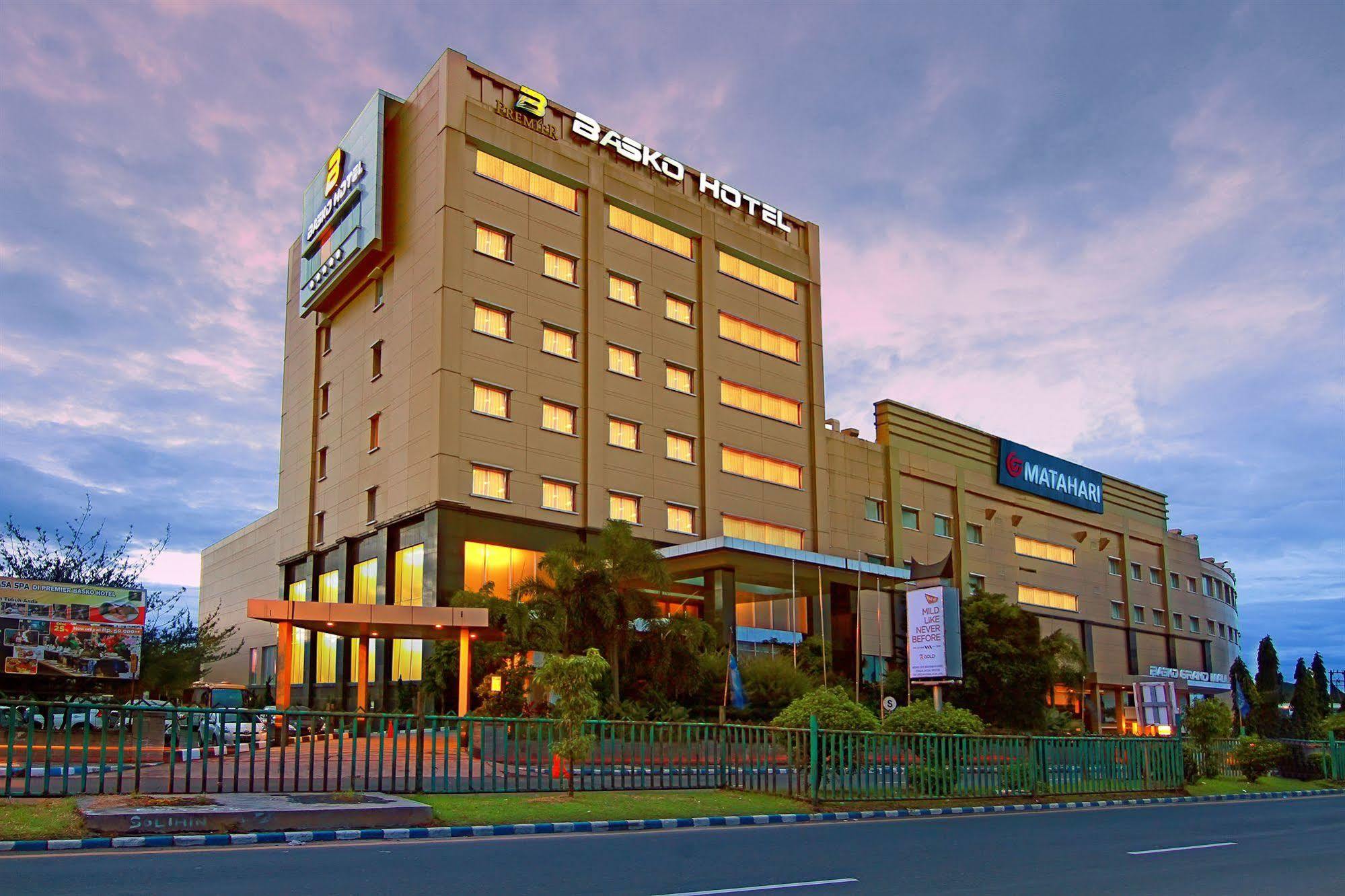 Premier Basko Hotel Padang  Extérieur photo